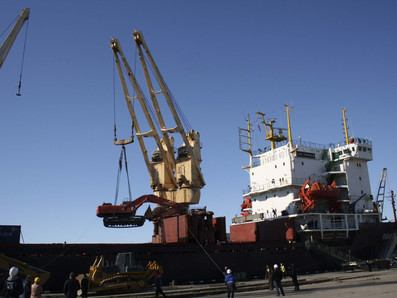 Через Мурманский рыбный порт началась отправка грузов для Арктики
