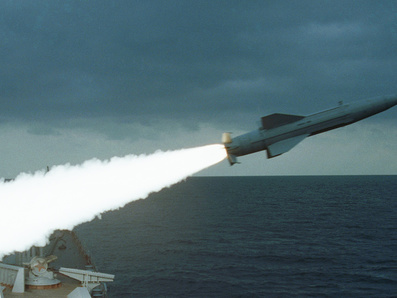 Противолодочные корабли провели пуски зенитных ракет в Белом море