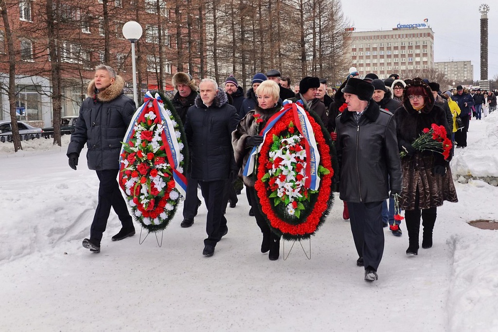 Новости оленегорска мурманская. Фестиваль в Оленегорске. Новости Оленегорска. Митинг Оленегорск. Оленегорск ветеранов 3.