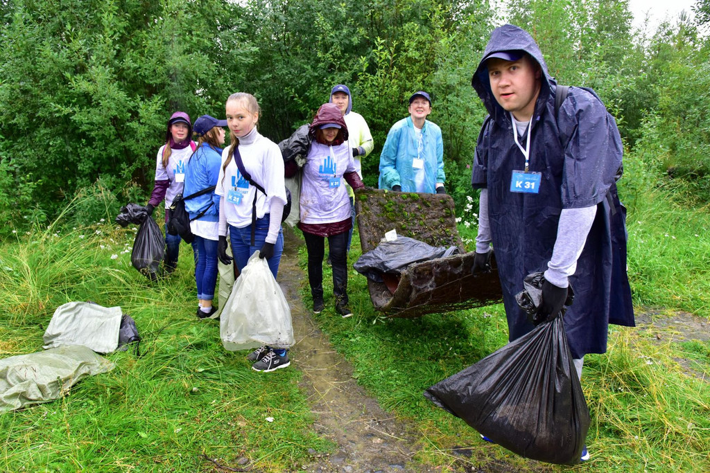 Участники экоквеста в Мончегорске собрали более двух тонн мусора
