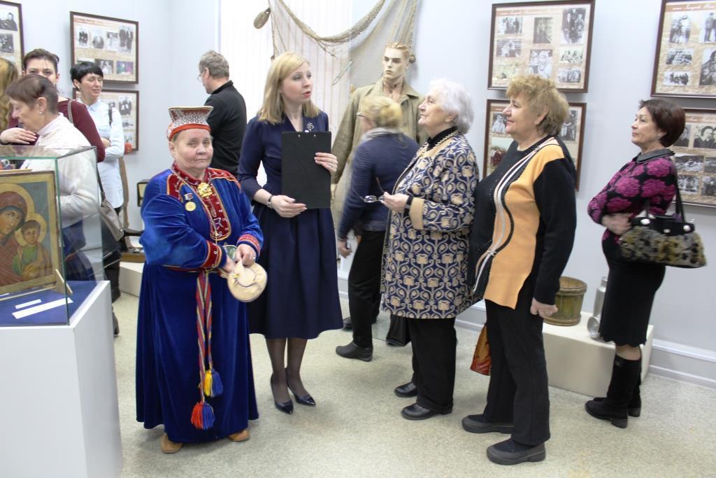 В Мурманске открылась выставка «Саамское село Варзино»