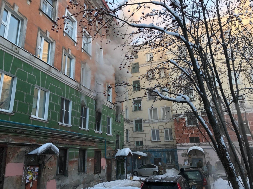 При пожаре в центре Мурманска пострадало восемь квартир