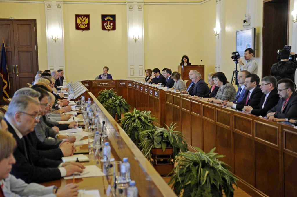 Губернатор провела заседание правительства Мурманской области