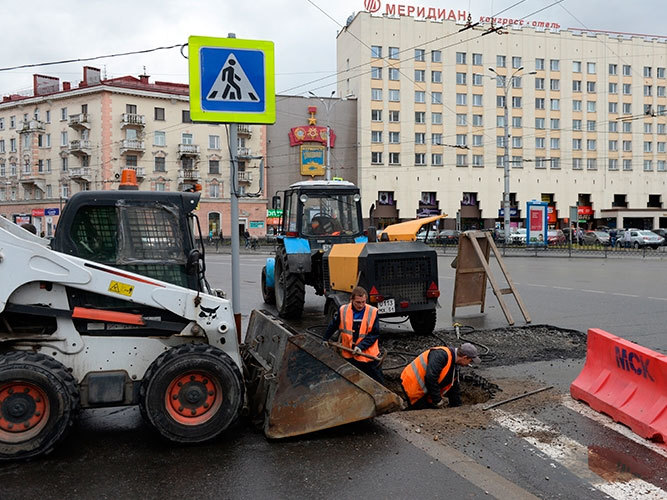 В Мурманске проводят ремонт системы ливневой канализации