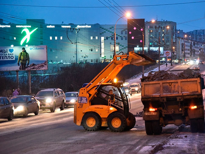 Более 140 единиц техники убирают городские улицы Мурманска