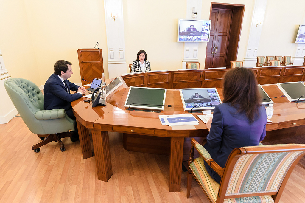 Власти Мурманской области помогут туристической отрасли и самозанятым