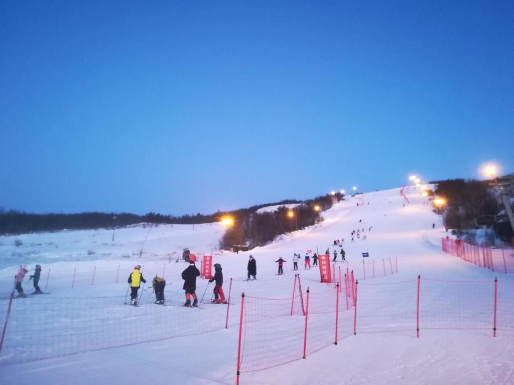 Юные северяне приняли участие в соревнованиях по горнолыжному спорту