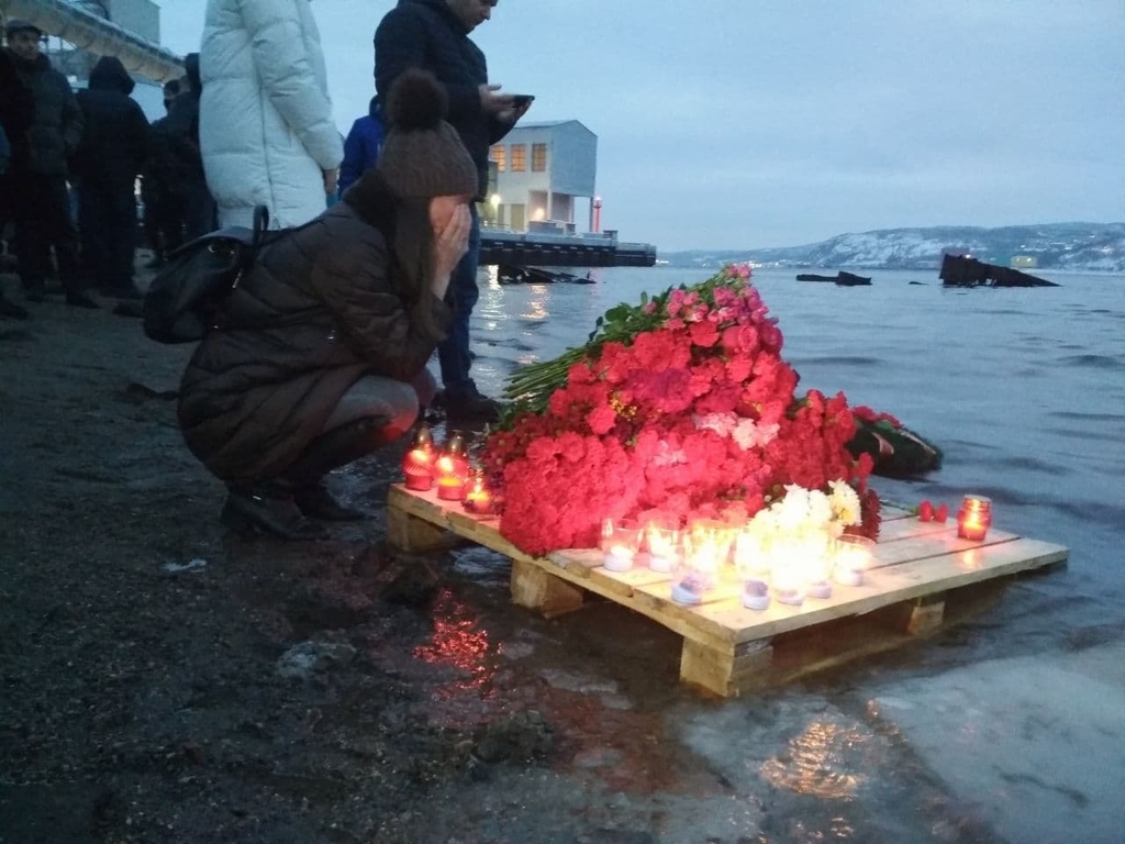 Мурманчане почтили на кладбище кораблей память экипажа траулера «Онега»