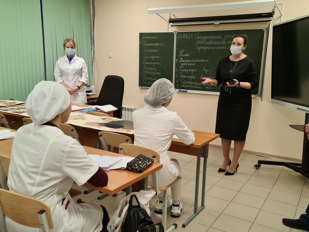 Ольга Дзюба поздравила студентов медколледжа с Днем российского студенчества