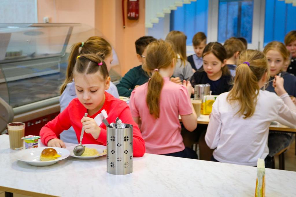 Ольга Дзюба оценила организацию и качество питания в мурмашинской школе
