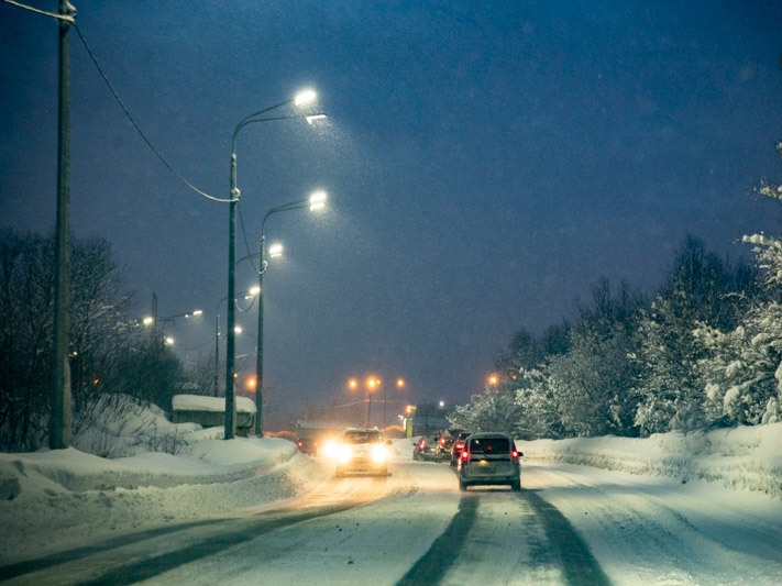 Верхне-Ростинское шоссе в Мурманске осветили