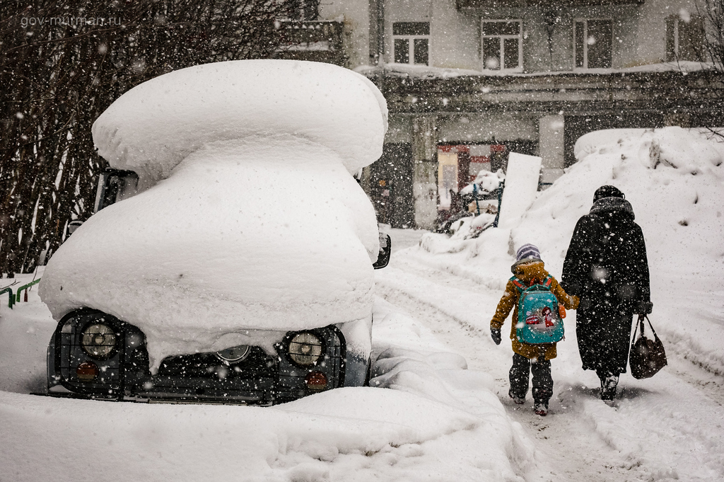 Из-за снегопадов в трёх городах Заполярья ввели режим повышенной готовности
