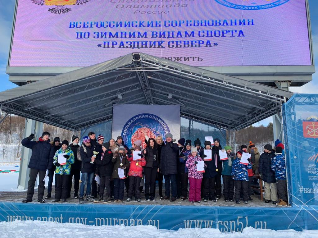 Соревнования по лыжным гонкам и снегоступингу проходят в Мурманске
