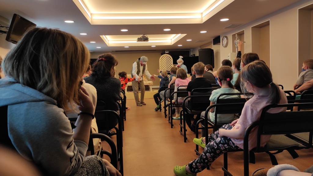 Артисты Мурманского театра кукол выступили в детской больнице