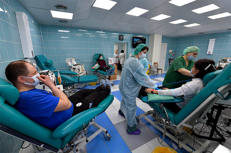 Доноры и сотрудники Мурманской станции переливания крови получили награды