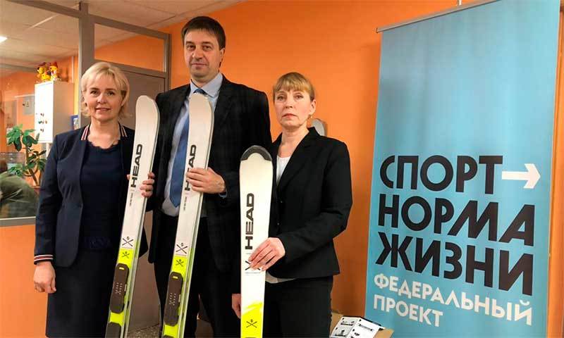 Лыжники спортивной школы Мурманска получили новый инвентарь