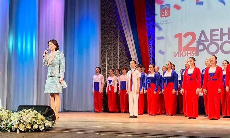 Труженикам Мурманской области вручили государственные и региональные награды