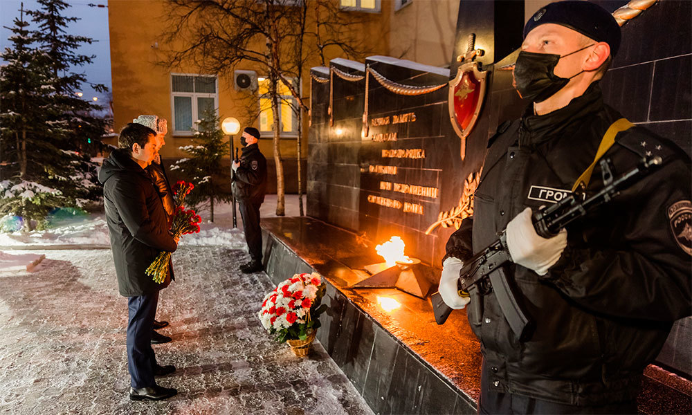 В Мурманске почтили память погибших солдат правопорядка