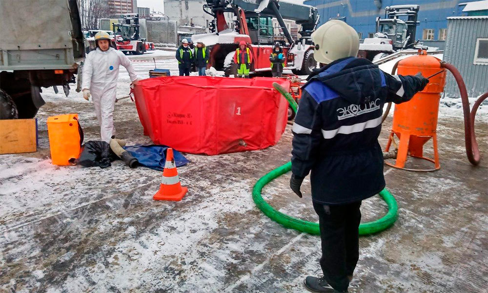 В торговом порту Мурманска ликвидировали условный разлив нефтепродуктов
