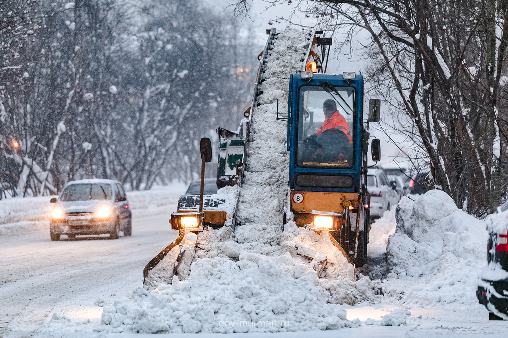 В связи с усилившимися снегопадами в Мурманске объявлен режим повышенной готовности