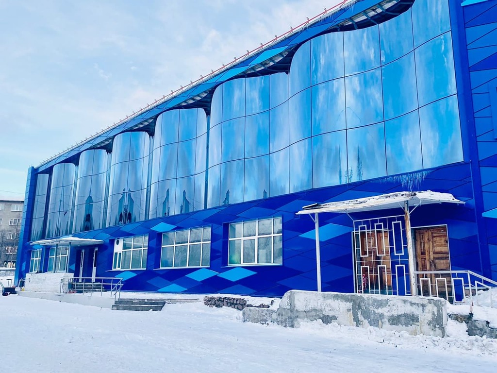 В Оленегорске завершен капитальный ремонт фасада Дома физкультуры