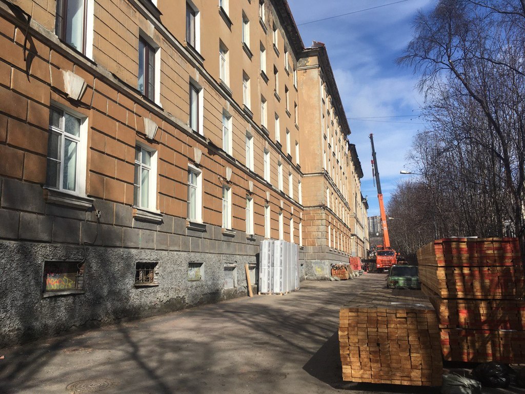 В Мурманске продолжается капитальный ремонт крыш
