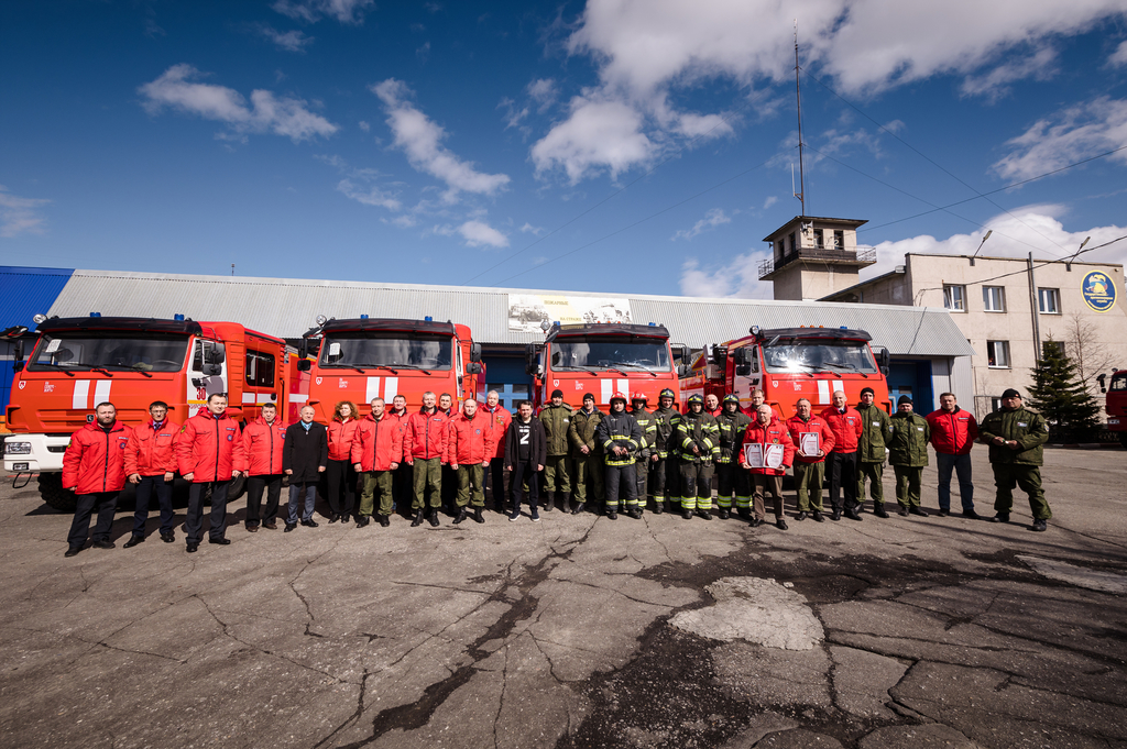Андрей Чибис вручил ключи от новой пожарной техники работникам государственной противопожарной службы