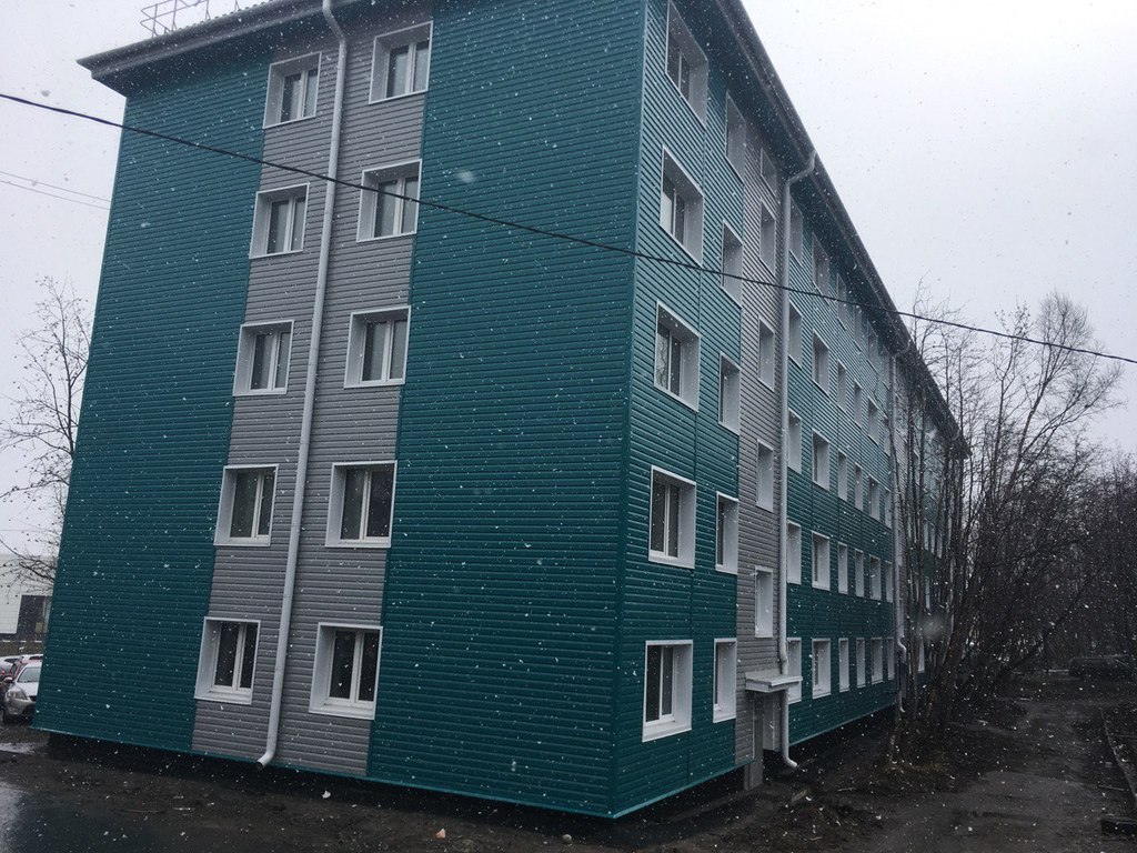 В Мурманске завершен капитальный ремонт кровли и фасада дома, пострадавшего от взрыва газа