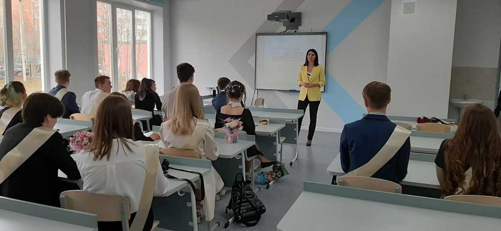 Глава регионального Минобра Диана Кузнецова провела открытый урок для школьников «Россия – страна возможностей»