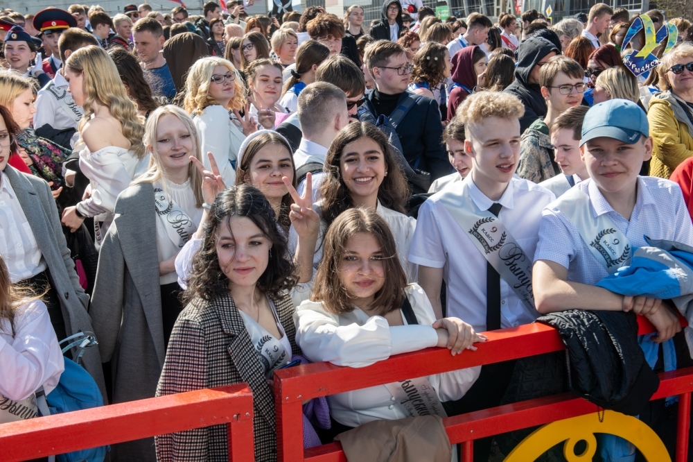 Сегодня на главной площади Мурманска прозвенел последний звонок для почти четырех тысяч школьников