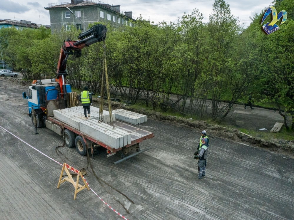 Городские власти проверили, как проходит реконструкция участка дороги по улице Хлобыстова от проспекта Героев-североморцев до улицы Гончарова