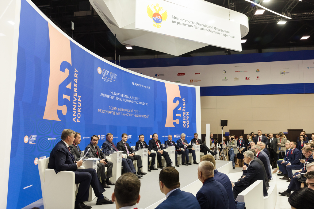 ПМЭФ-2022: Есть все предпосылки, чтобы порт Мурманск стал логистическим хабом, обеспечивающим развитие Северного морского пути – Андрей Чибис