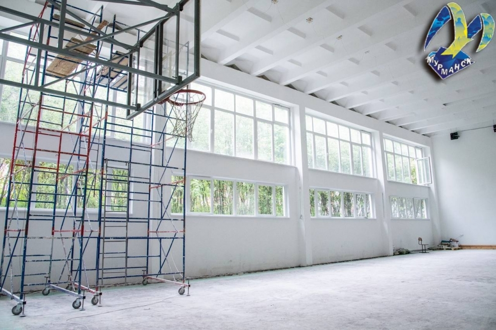 В Мурманском политехническом лицее продолжается ремонт спортивного зала