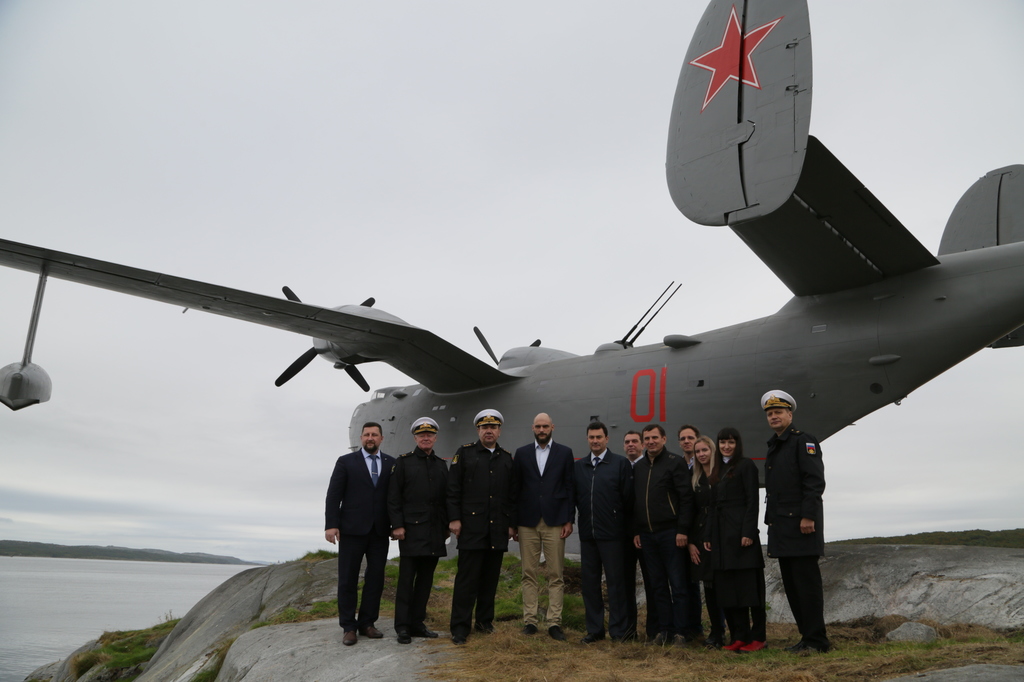 Состоялось торжественное открытие отреставрированного памятника морским авиаторам Северного флота