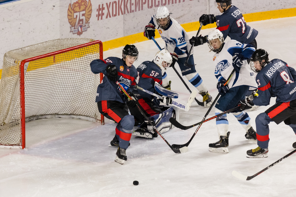 Правительство Мурманской области окажет финансовую поддержку для развития профессионального хоккея в регионе