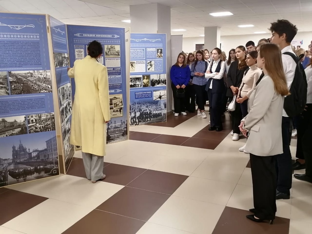 «Уроки истории»: проект, получивший поддержку губернатора, экспонируется в Североморске