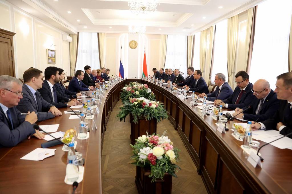 Премьер-министр Республики Беларусь Роман Головченко и губернатор Андрей Чибис обсудили реализацию проектов, поддержанных Александром Лукашенко