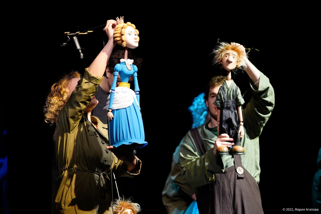 Спектакль для взрослых и премьеры для юных северян: театр кукол открывает юбилейный сезон