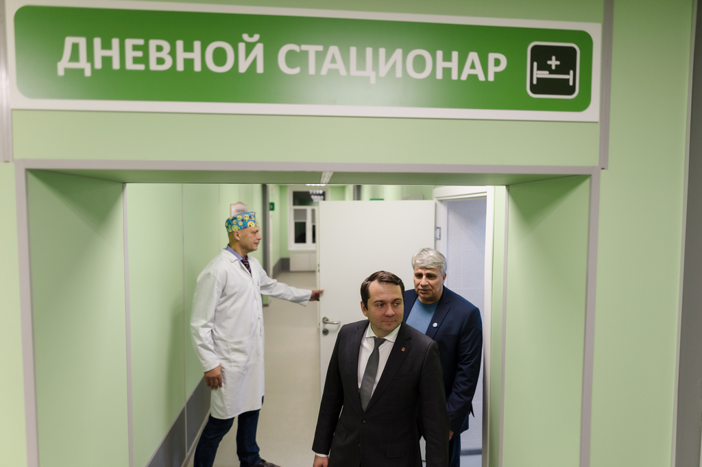 Губернатор Андрей Чибис проверил итоги капремонта амбулатории в Кильдинстрое