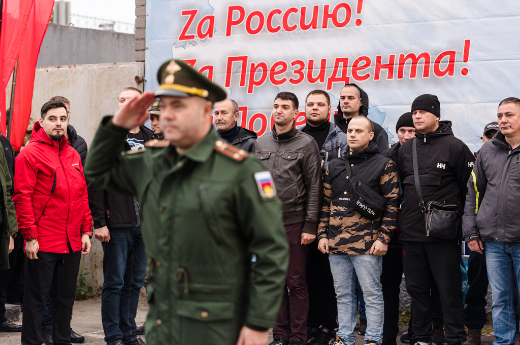 Первая группа северян, призванных в ходе частичной мобилизации, отправилась в Санкт-Петербург для прохождения соответствующей подготовки