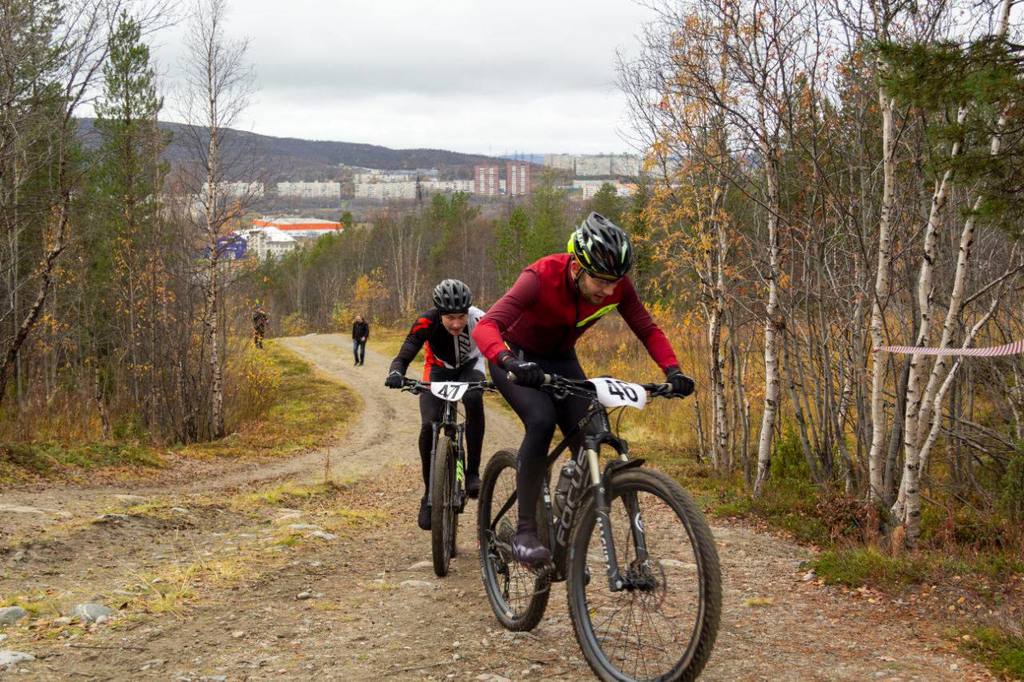 Гонка в гору и кросс-кантри в Долине Уюта: заполярные велосипедисты ярко завершили сезон