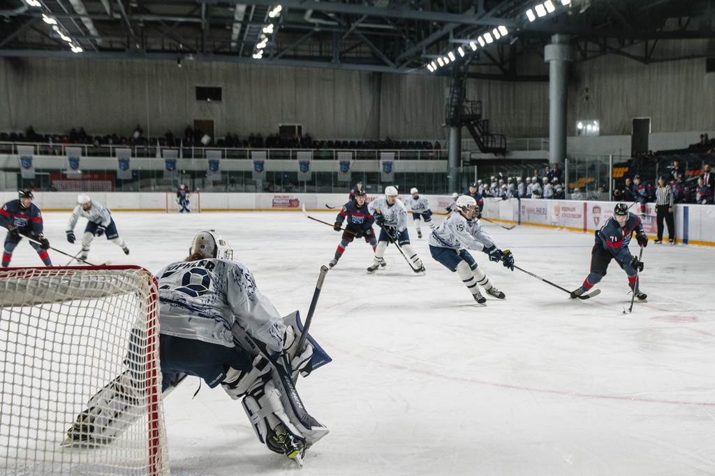Хоккейный клуб «Арктика» одержал две уверенные победы в первых домашних матчах