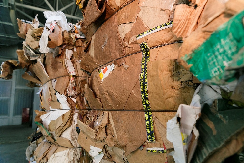 В мурманском Экотехнопарке отобрали рекордный объем картона для переработки