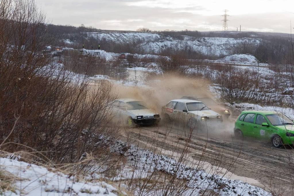 В Коле прошёл автокросс «Комсомольская горка», посвященный Дню сотрудников автомобильного транспорта