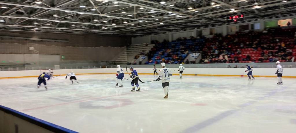 В Кольском Заполярье стартовал чемпионат Мурманской области по хоккею