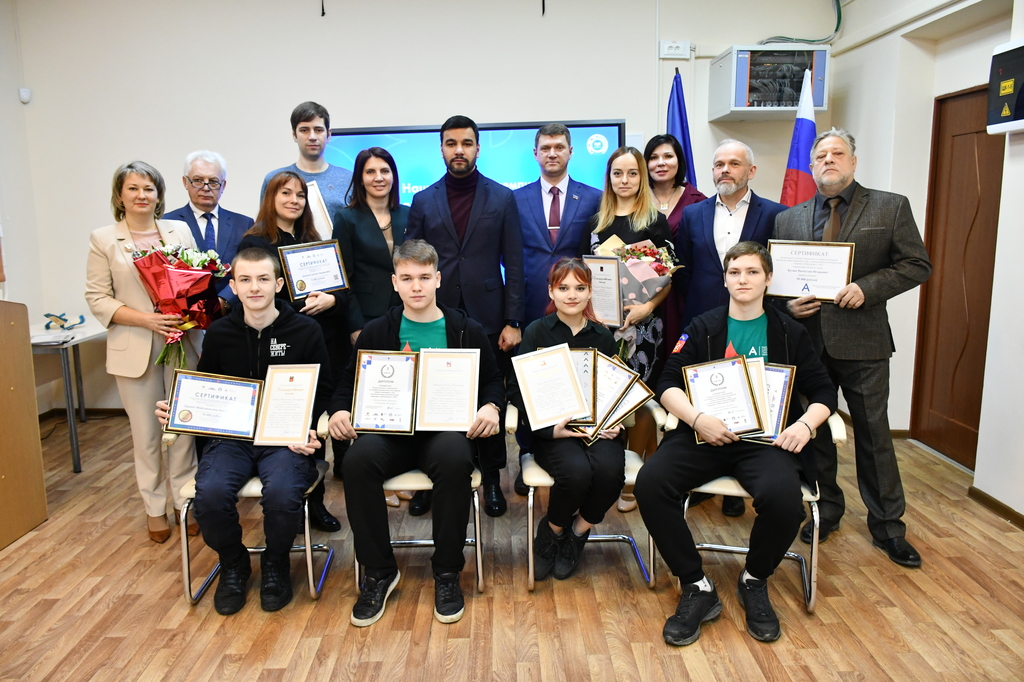 Победителям Национального чемпионата «Абилимпикс» из Мурманской области вручили награды