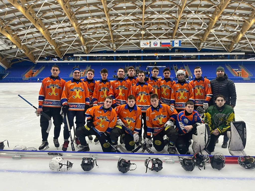 Заполярные хоккеисты приняли участие в первенстве спортивной студенческой лиги по хоккею с мячом в Иркутске