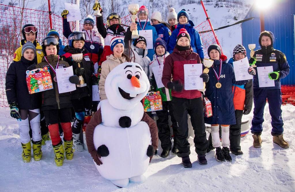 Команда Мурманской области победила на Всероссийских соревнованиях по горнолыжному спорту в Кировске