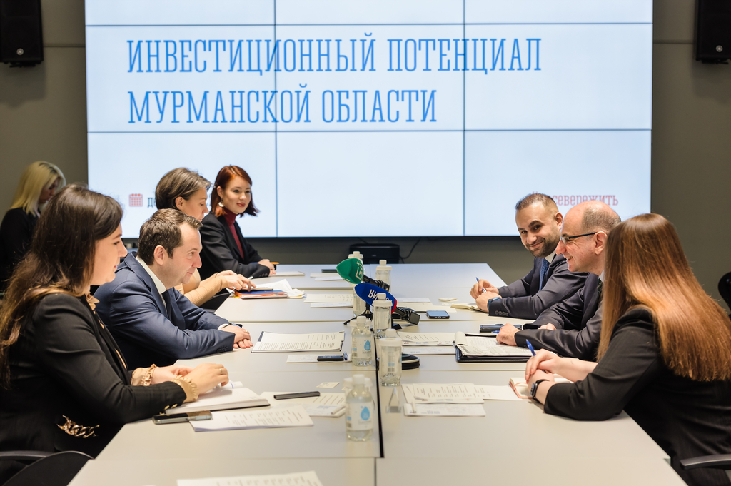 Губернатор Андрей Чибис обсудил новые направления сотрудничества с генеральным консулом Турецкой Республики в Санкт-Петербурге Озгюном Талу