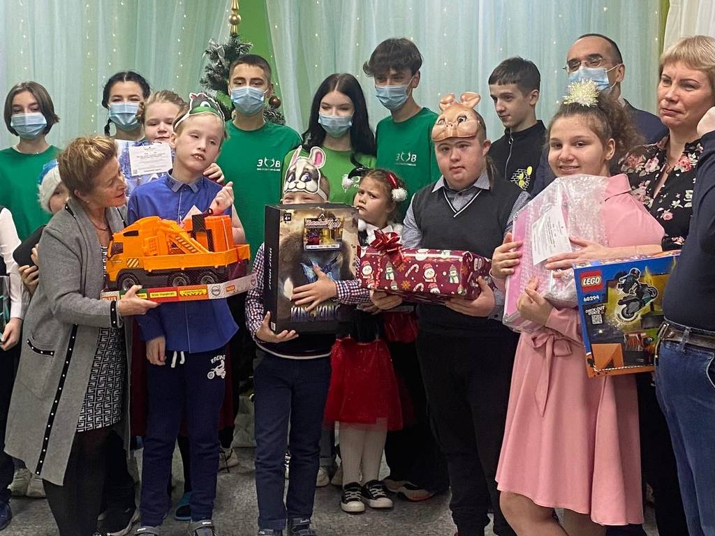 Ребята из Ковдора первыми получили подарки от северян в рамках акции «Новогоднее чудо»